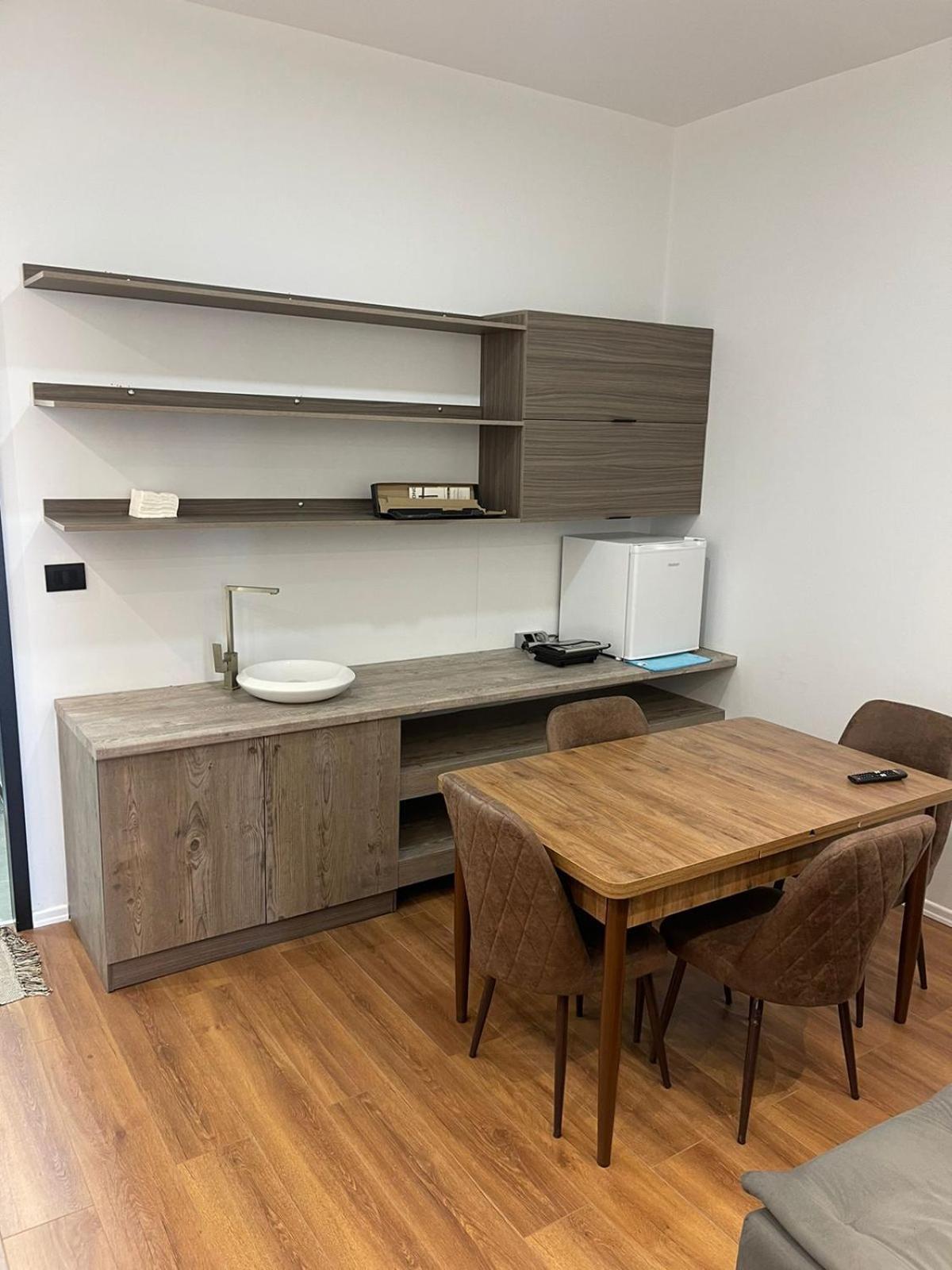 Aries Apartments Sarandë 外观 照片