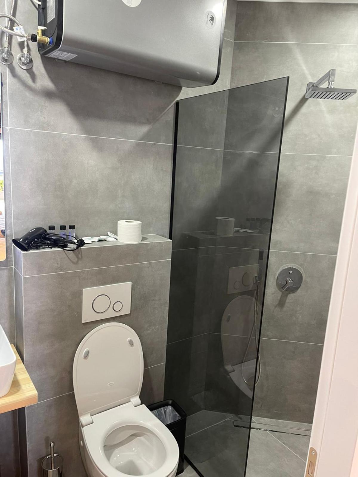 Aries Apartments Sarandë 外观 照片
