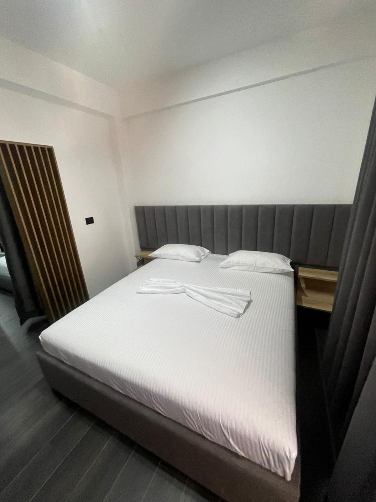 Aries Apartments Sarandë 外观 照片