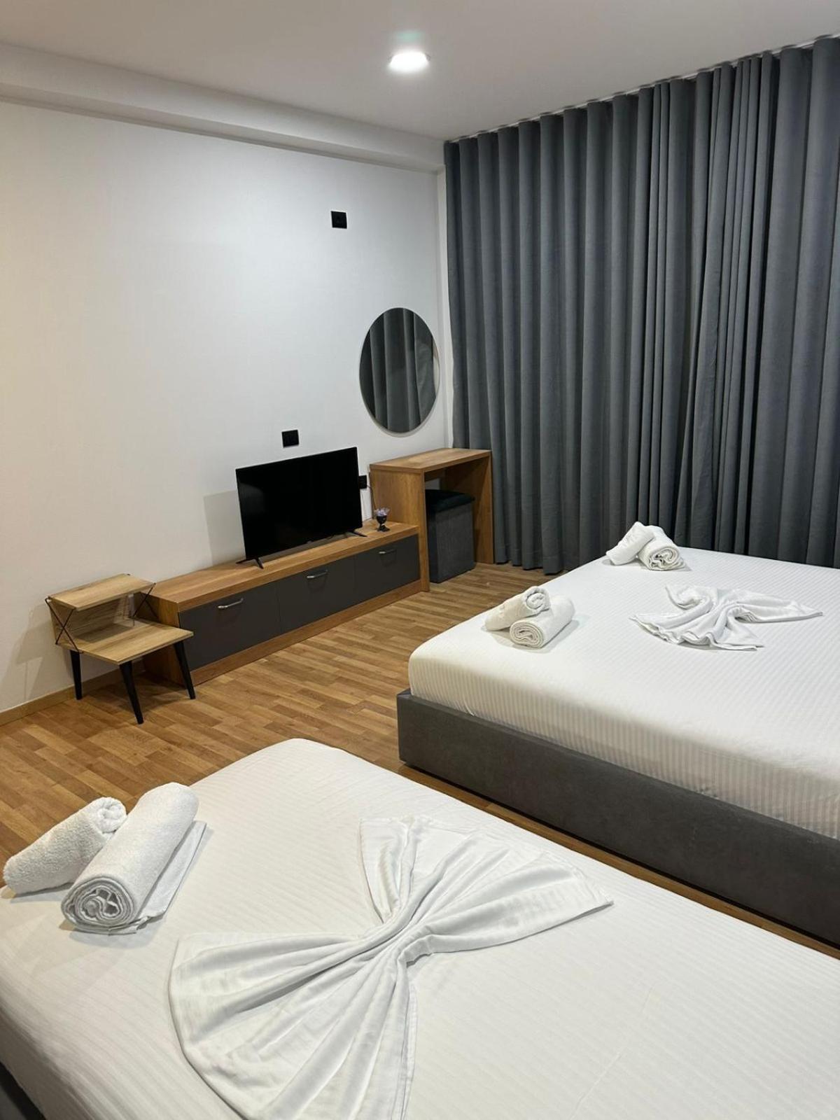 Aries Apartments Sarandë 外观 照片